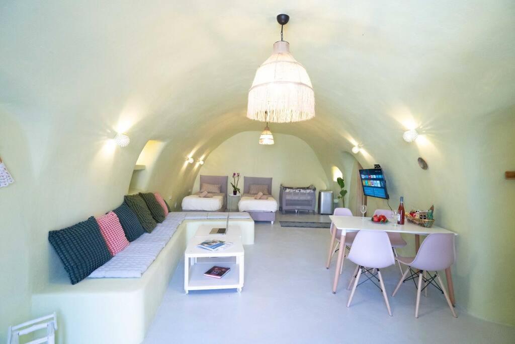 Villa Santorini Oasis- Cave House Fira  Exterior foto